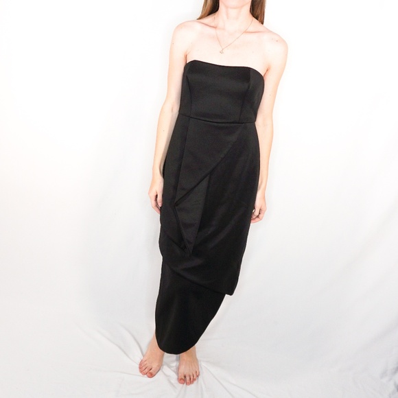 FAME and PATRNERS Asymmetric Black Strapless Dress - Picture 5 of 7